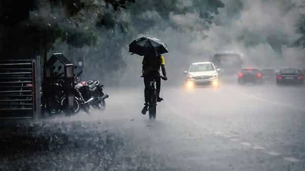 AP Weather: అటు ఆవర్తనం, ఇటు ఈశాన్య రుతుపవనాలు.. ఏపీకి వాతావరణ శాఖ అలెర్ట్.. దంచికొట్టనున్న వర్షాలు