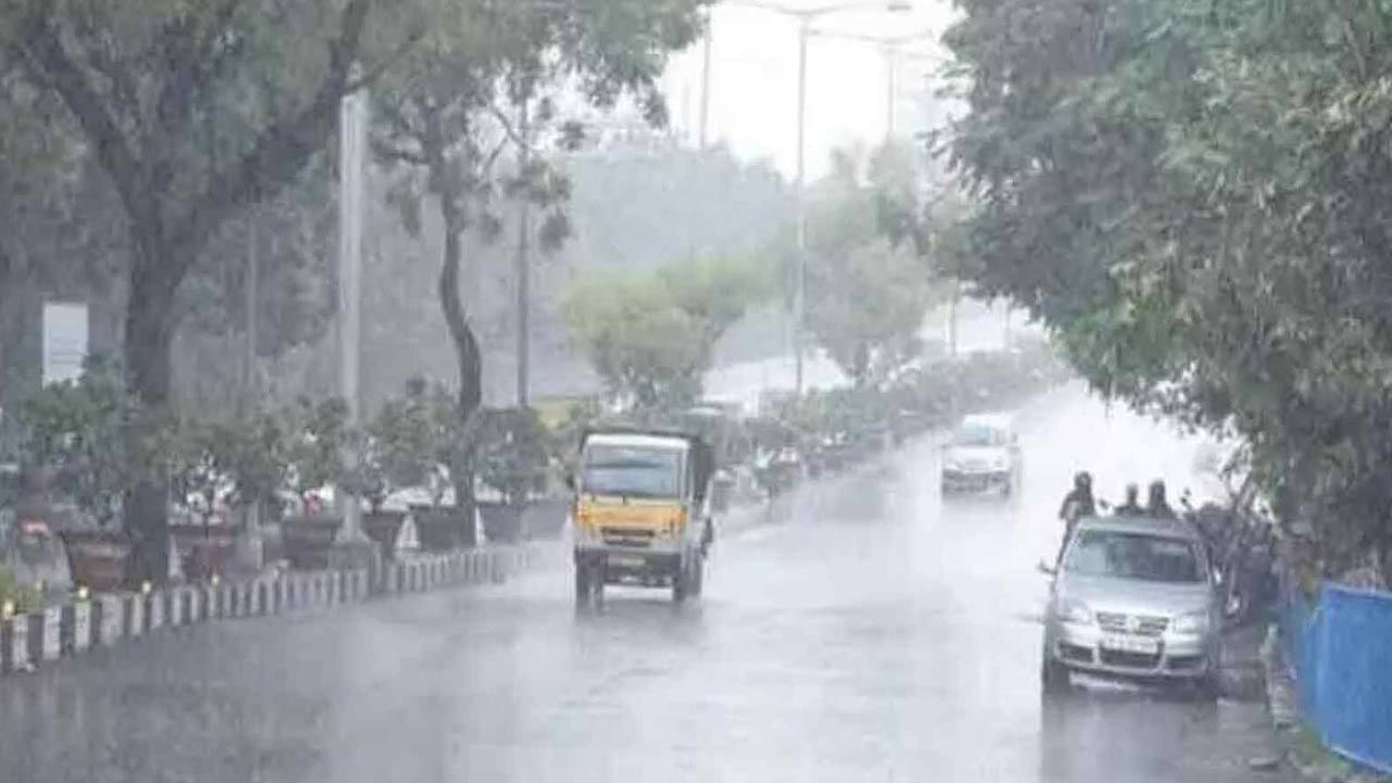 AP Weather Alert: ఏపీ వాసులకు అలెర్ట్.. పలు ప్రాంతాల్లో ఉరుముల మెరుపులతో భారీ వర్షం కురిసే అవకాశం..