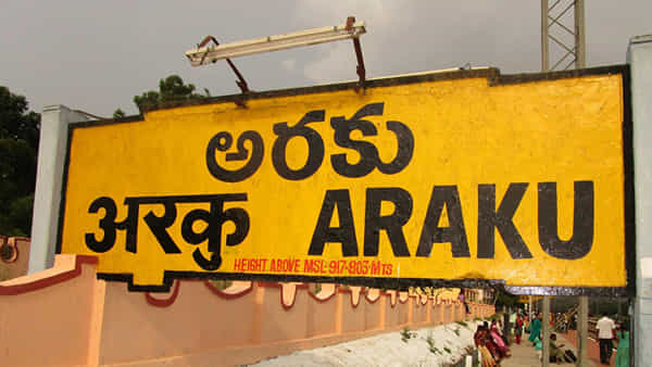 Andhra Pradesh: తృటిలో తప్పిన పెను ప్రమాదం..వర్షాల ధాటికి కుప్పకూలిన పాఠశాల భవనం..