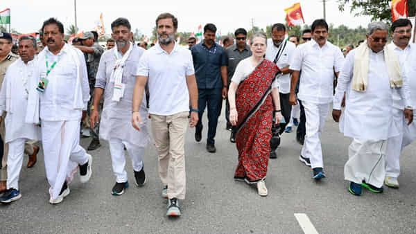 Congress: కేజీఎఫ్ -2 మూవీ సెగ.. కాంగ్రెస్ పార్టీకి షాక్.. ఆ ట్విట్టర్ అకౌంట్లను బ్లాక్ చేయాలని ఆదేశం..