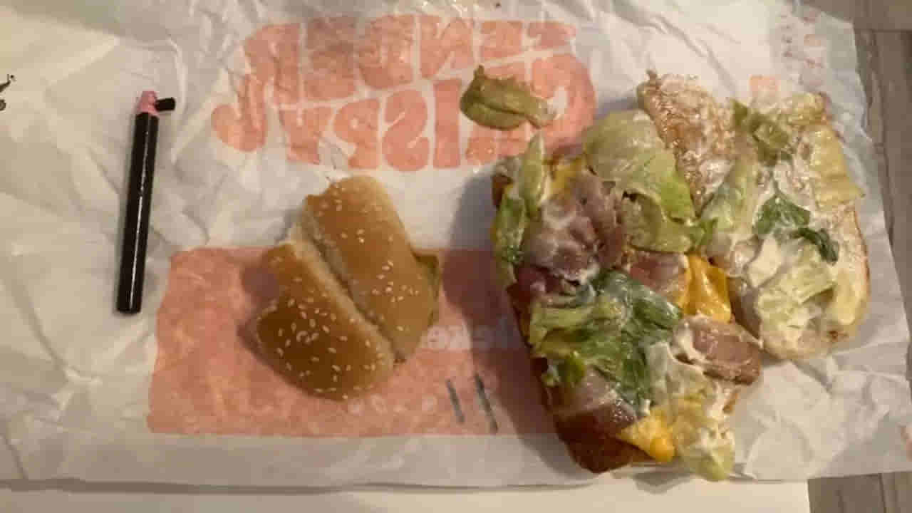 ఆకలేసి బర్గర్ తినాలనుకుంది.. తీరా పార్శిల్ ఓపెన్ చేశాక అంతకుమించిన దృశ్యం కనిపించింది..