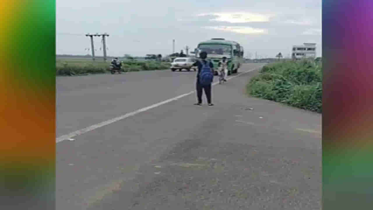 అరె ఏంట్రా ఇది.. బస్సును ఆపావా.. సైకిల్ ను ఆపావా.. వీడియో చూస్తే పడీ పడీ నవ్వాల్సిందే..