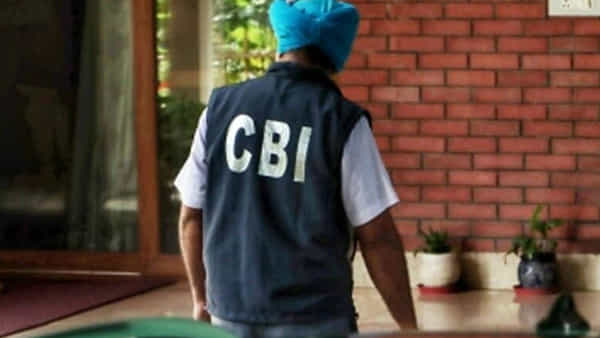 Liquor Scam: లిక్కర్ స్కామ్లో కేసులో దూకుడు పెంచిన సీబీఐ.. రాజకీయ, వ్యాపార వర్గాల్లో టెన్షన్ టెన్షన్..