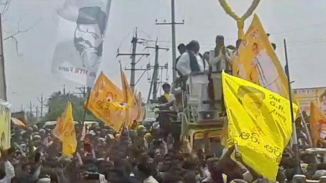 Chandrababu: చంద్రబాబుకి చేదు అనుభవం.. పల్నాడు టూర్ లో ఎన్టీఆర్ అభిమానుల హంగామా..