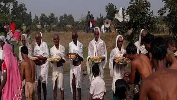 Chhath Puja: అక్కడ వింత సాంప్రదాయం.. మగవాళ్లే ఛట్ పూజలు చేస్తారు.. దీని వెనుక పెద్ద కథే ఉంది..