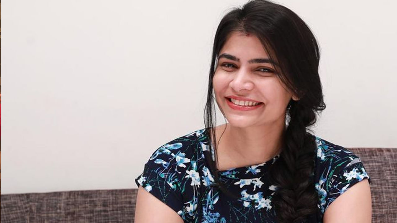 Chinmayi Sripaada: నెట్టింట సరోగసి ప్రెగ్నెన్సీ చర్చ.. తనదైన స్టైల్‌లో ఒక్కఫోటోతో ఇచ్చిపడేసిన సింగర్ చిన్మయి..