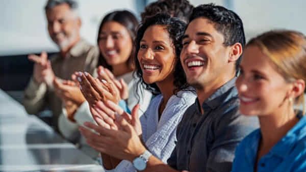 Clapping Benefits: చప్పట్లు కొట్టడం వల్ల ఇన్ని బెనిఫిట్స్ ఉన్నాయా ? తెలిస్తే ఆశ్చర్యపోతారంతే!