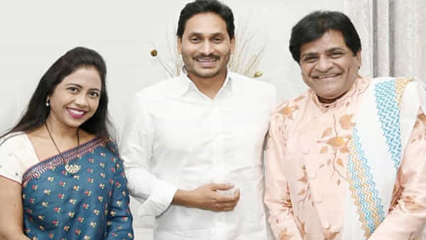 Actor Ali: మా కూతురు పెళ్లికి జగన్ ఇచ్చిన గిఫ్ట్గా భావిస్తున్నాం.. మీడియా సలహాదారు పదవి రావడంపై అలీ దంపతులు