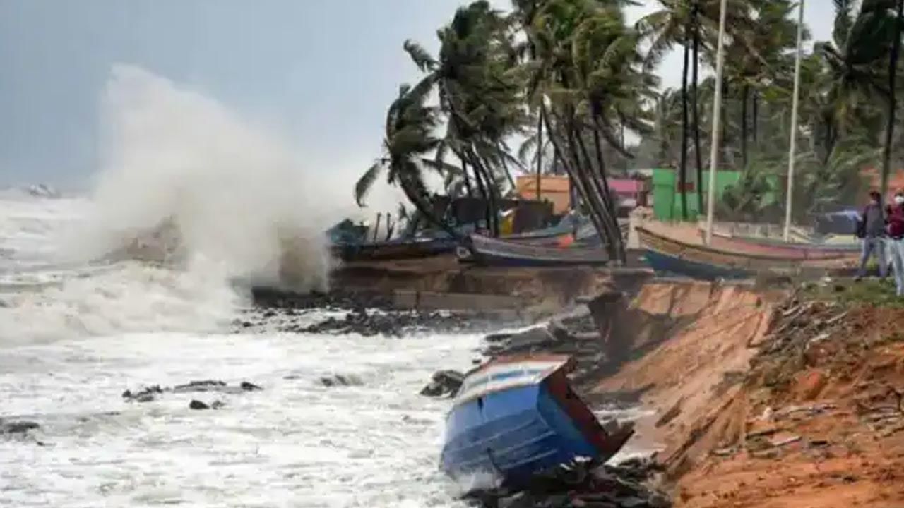 Cyclone Alert: దూసుకొస్తున్న సిత్రాంగ్ తుఫాన్.. రేపు తీరం దాటే అవకాశం.. ఏపీకి ముప్పు తప్పినట్లేనా..