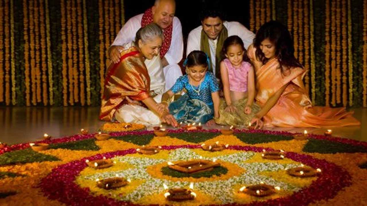 Diwali: దీపావళికి మీ తల్లిదండ్రులను, పెద్దలను సంతోషపెట్టడానికి ఈ పద్ధతులను అనుసరించండి, బంధం మరింత దృఢంగా మారుతుంది