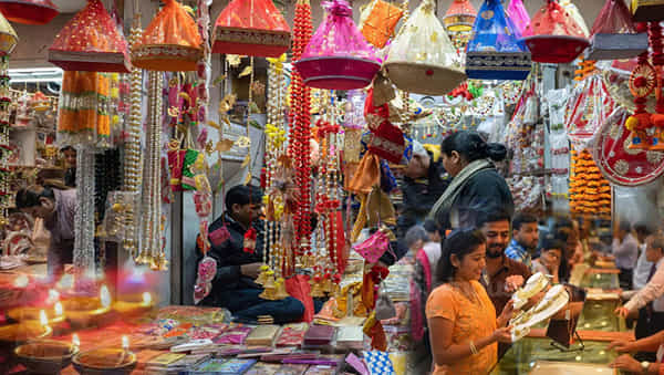 Diwali Business: ఈ పండుగ సీజన్ అదుర్స్.. రిటైల్ వ్యాపారులకు రూ. 1.25 లక్షల కోట్లకుపైగా విక్రయాలు