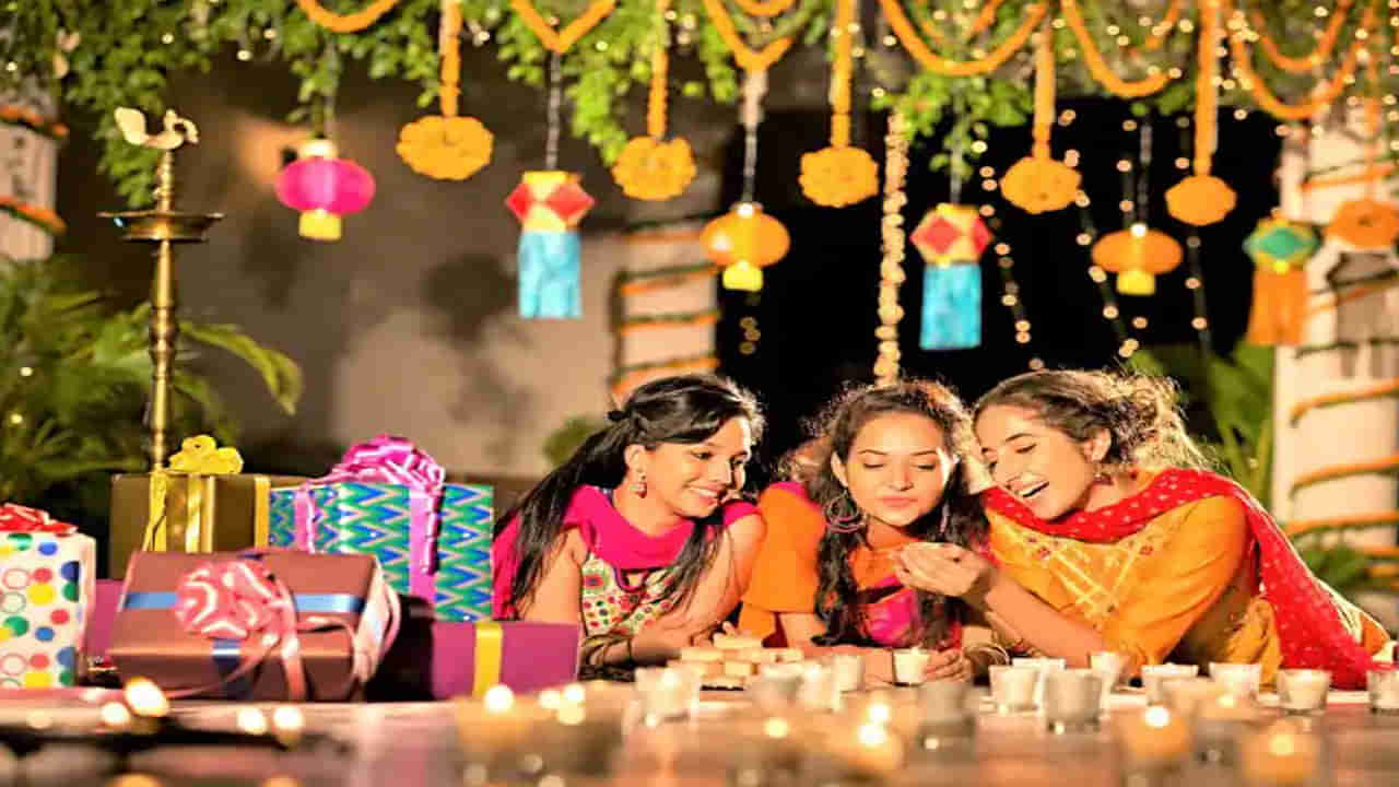 Diwali holidays: దీపావళికి 10 రోజుల సెలవు.. మరింత వేడుకగా పండగ సంబరాల్లో ఉద్యోగులు..!