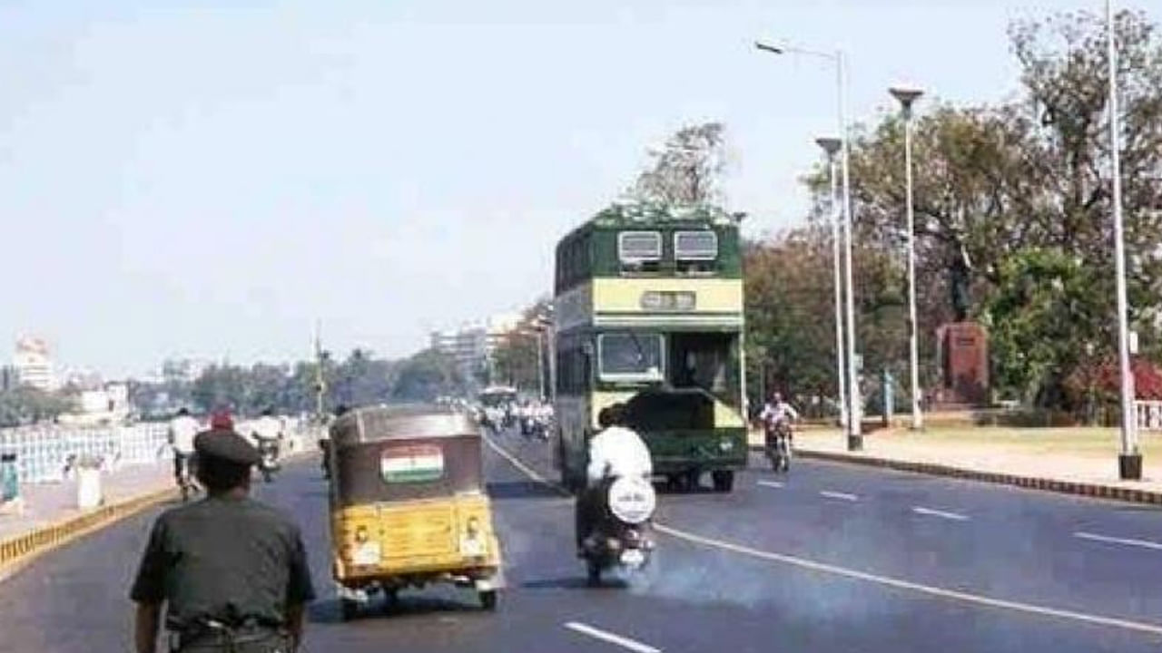 Hyderabad: మళ్ళీ త్వరలో భాగ్యనగరం వీధుల్లో చక్కర్లు కొట్టనున్న డబుల్ డెక్కర్ బస్సులు.. ఎలక్ట్రికల్ బస్సులపై ఆర్టీసీ దృష్టి..