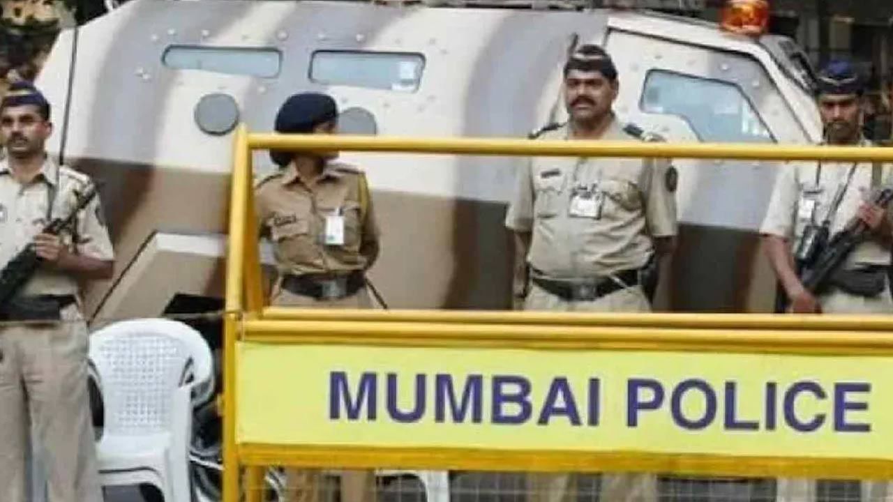 Drugs Found in Mumbai: ముంబై గొడౌన్ లో రూ.120 కోట్ల విలువ చేసే డ్రగ్స్ లభ్యం.. ఎయిర్ ఇండియా మాజీ పైలట్ సహా ఇద్దరి అరెస్ట్