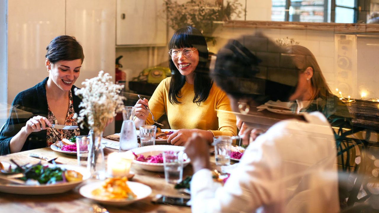 Health Tips రాత్రి ఈ సమయాల్లో భోజనం చేస్తున్నారా..? సమస్యల్లో