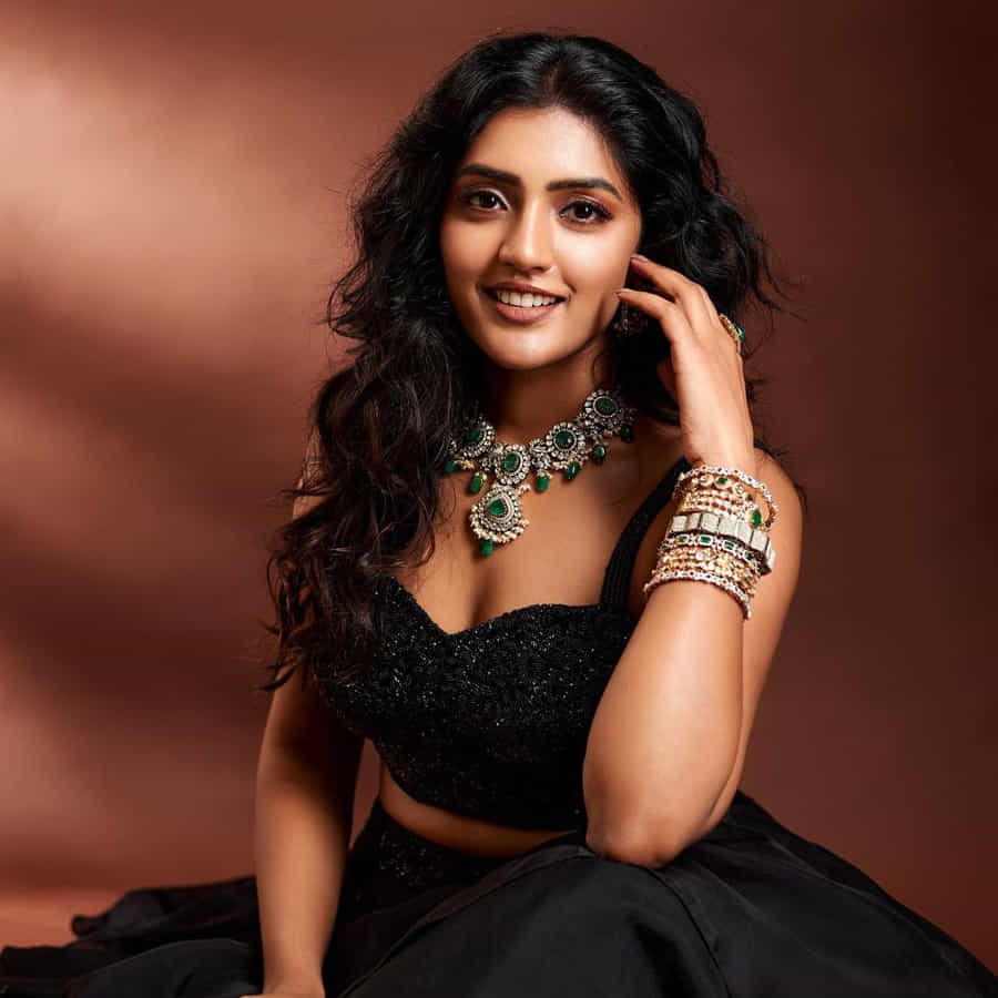 టాలీవుడ్ తెలుగింటి అందం ఈషా రెబ్బా అంతకుముందు ఆ తర్వాత చిత్రంతో వెండితెరకు పరిచయమైంది. మొదటి సినిమాతోనే అందం, అభినయపరంగా మంచి మార్కులు తెచ్చుకుంది.