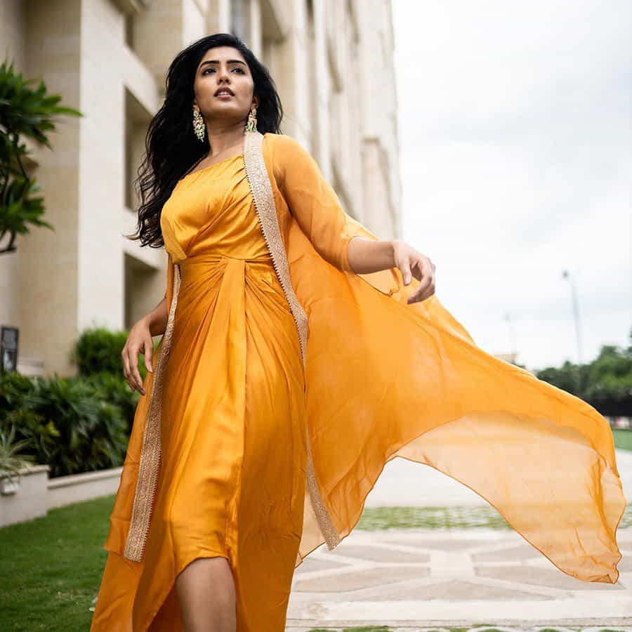 టాలీవుడ్ తెలుగింటి అందం ఈషా రెబ్బా అంతకుముందు ఆ తర్వాత చిత్రంతో వెండితెరకు పరిచయమైంది. మొదటి సినిమాతోనే అందం, అభినయపరంగా మంచి మార్కులు తెచ్చుకుంది.