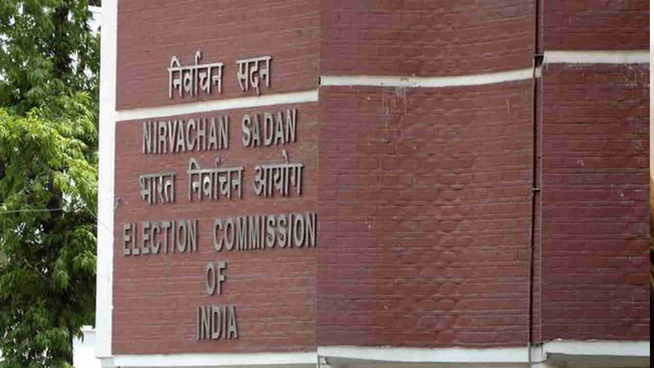 Gujarat: ఎన్నికల వేళ.. ఈసీ షాకింగ్ నిర్ణయం.. ఏకంగా 900 మంది అధికారులను..