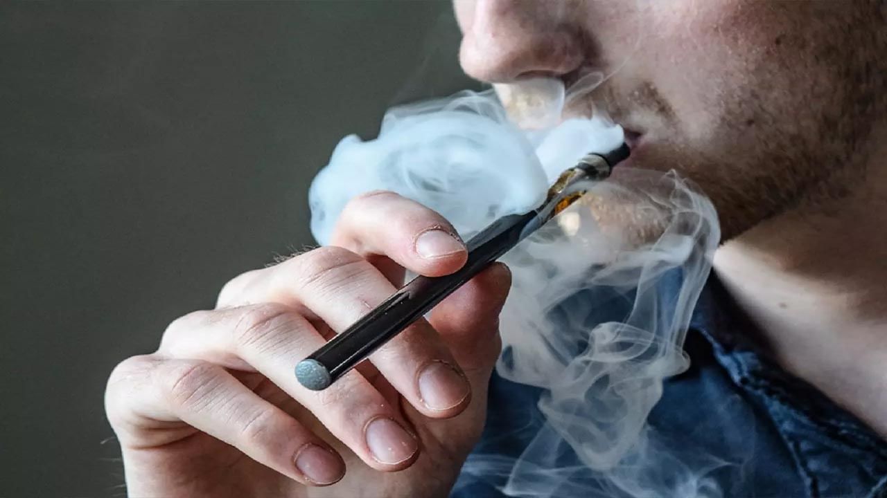 E-Cigarettes: టీనేజర్లలో పెరిగిన ఈ సిగరెట్ వాడకం.. ప్రాణాలకే ప్రమాదం అంటున్న సీడీసీ.. హెచ్చరిక జారీ..