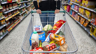 Maharashtra: ట్రైన్ అయితే సేఫ్ అనుకుని అవి పట్టుకొచ్చాడు.. కానీ, అక్కడ తేడా కోట్టడంతో సీటీ చిరిగిపోయింది..