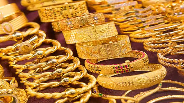 Gold Price Today: పండగ వేళ మహిళలకు షాకింగ్ న్యూస్.. భారీగా పెరిగిన బంగారం, వెండి ధరలు