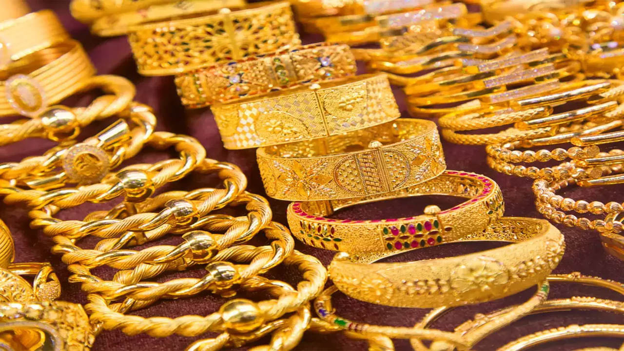 Gold Price Today: పండగ వేళ మహిళలకు షాకింగ్‌ న్యూస్‌.. భారీగా పెరిగిన బంగారం, వెండి ధరలు