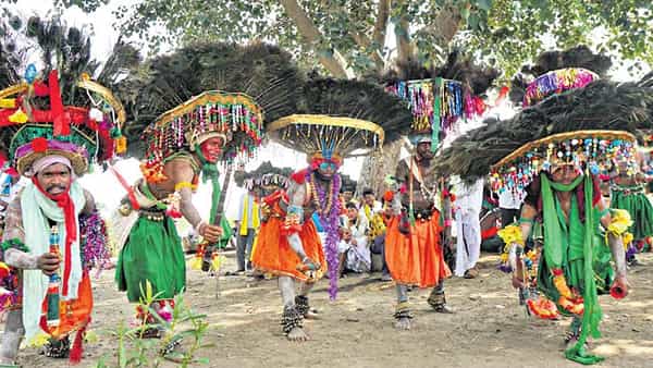 Diwali: ఆదివాసీ గూడాల్లో దండారి సంబురాలు.. కనుల పండువగా గోండ్ గూడాల గుస్సాడి నృత్యాలు
