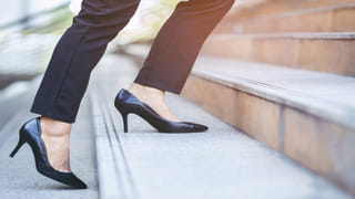 గంటన్నరలో మారిన తలరాత.. చేపల అమ్మే వ్యక్తి సుడి తిరిగిపోయింది.. లాటరీలో లక్షలు