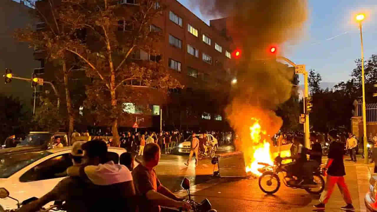 Iran protests: ఇరాన్‌లో తీవ్రమవుతోన్న హిజాబ్‌ వ్యతిరేక నిరసనలు.. 185కి చేరిన మృతుల సంఖ్య..