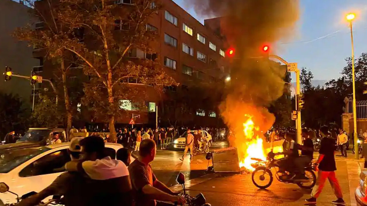 Iran protests: ఇరాన్లో తీవ్రమవుతోన్న హిజాబ్ వ్యతిరేక నిరసనలు.. 185కి చేరిన మృతుల సంఖ్య..