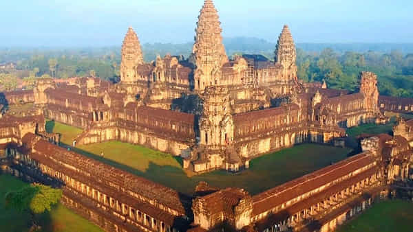 Hindu Temple: ప్రపంచంలోనే అతిపెద్ద హిందూ దేవాలయం.. టెంపుల్ ప్రత్యేకతలు ఏంటో తెలిస్తే..
