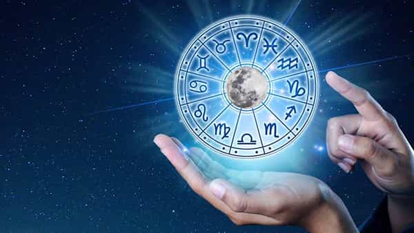 Horoscope Today: ఈ రోజు ఈరాశివారు కీలక పనులు వాయిదా వేయడం మంచిది.. నేటి రాశిఫలాలు ఎలా ఉన్నాయంటే..