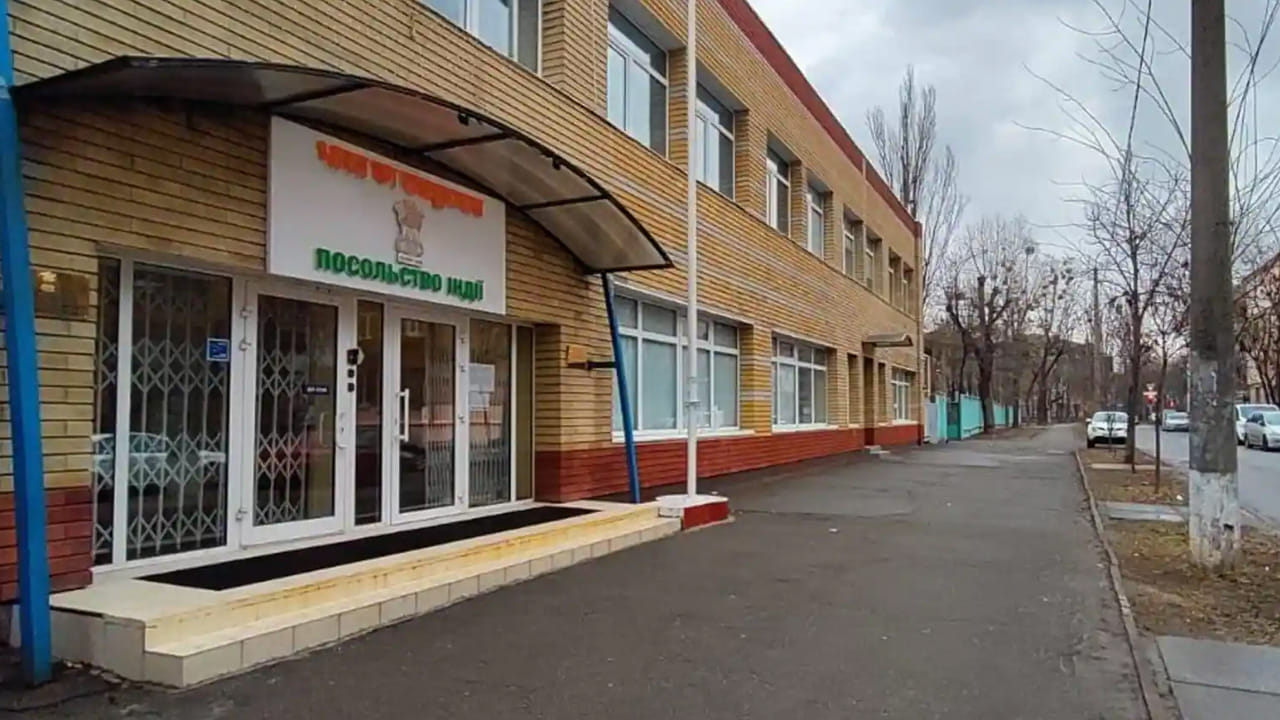 Russia vs Ukraine: ఉక్రెయిన్ దేశం విడిచి వెళ్లండి.. భారతీయులకు ఇండియన్ ఎంబసీ వార్నింగ్..