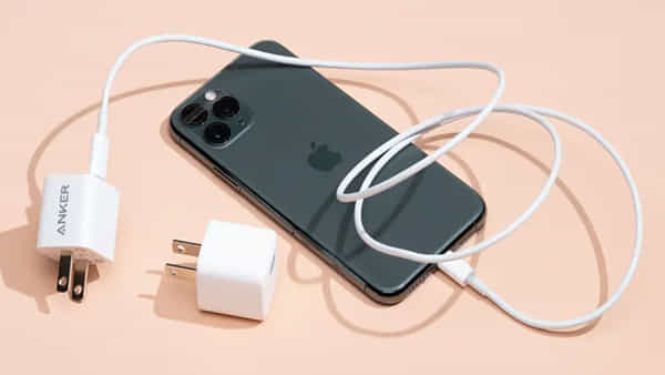 IPhone: ఛార్జర్ లేకుండా ఐఫోన్.. కంపెనీకి దిమ్మతిరిగే షాక్.. ఏకంగా రూ.165 కోట్ల ఫైన్..