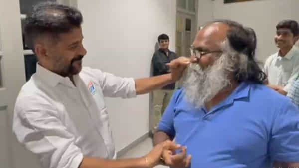 Hyderabad: ఆసక్తికర సంఘటనకు వేదికైన గాంధీ భవన్.. జగ్గారెడ్డి మీసం మెలేసిన రేవంత్ రెడ్డి..
