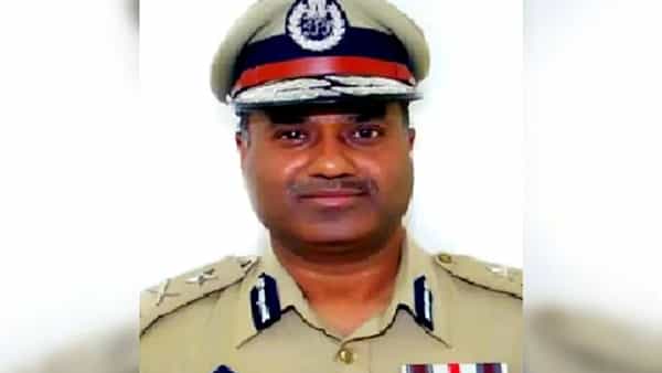 J&K DG HK Lohia: జమ్మూ కాశ్మీర్లో కలకలం .. జైళ్ల శాఖ డీజీపీ హెచ్కే లోహియా దారుణ హత్య..