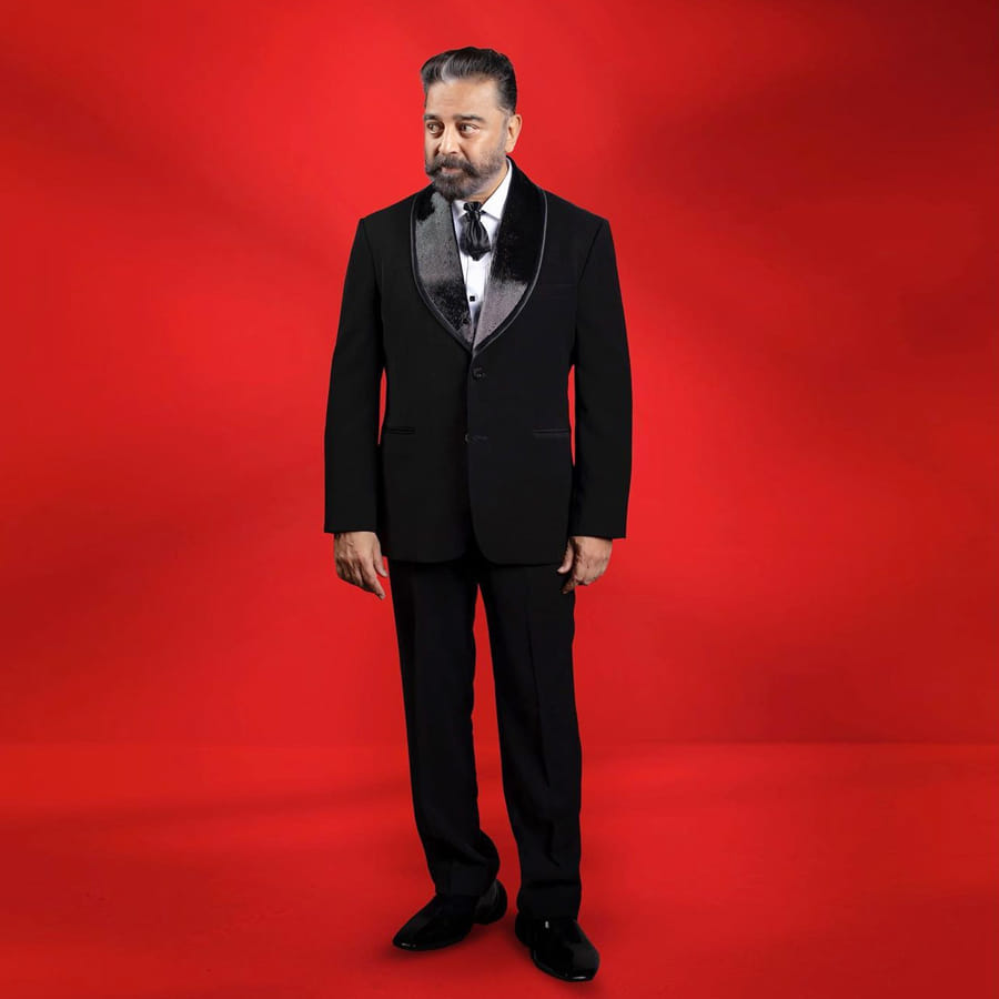 లోకనాయకుడు కమల్‌ హాసన్‌ హీరోగా ఎంత గొప్ప పేరు సంపాదించారో అందరికి తెలుసు. తెలుగు తమిళ్ అంటూ భాషతో సంబంధం లేకుండా తనదైన నటనతో యావత్ ప్రపంచవ్యాప్తంగా అభిమానులను సొంతం చేసుకున్నారు. తాజాగా యంగ్ హీరోస్ కి గట్టిపోటీ ఇస్తున్నట్టు లోకనాయకుడు కొత్త ఫోటోషూట్.