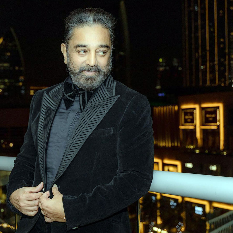 లోకనాయకుడు కమల్‌ హాసన్‌ హీరోగా ఎంత గొప్ప పేరు సంపాదించారో అందరికి తెలుసు. తెలుగు తమిళ్ అంటూ భాషతో సంబంధం లేకుండా తనదైన నటనతో యావత్ ప్రపంచవ్యాప్తంగా అభిమానులను సొంతం చేసుకున్నారు. తాజాగా యంగ్ హీరోస్ కి గట్టిపోటీ ఇస్తున్నట్టు లోకనాయకుడు కొత్త ఫోటోషూట్.