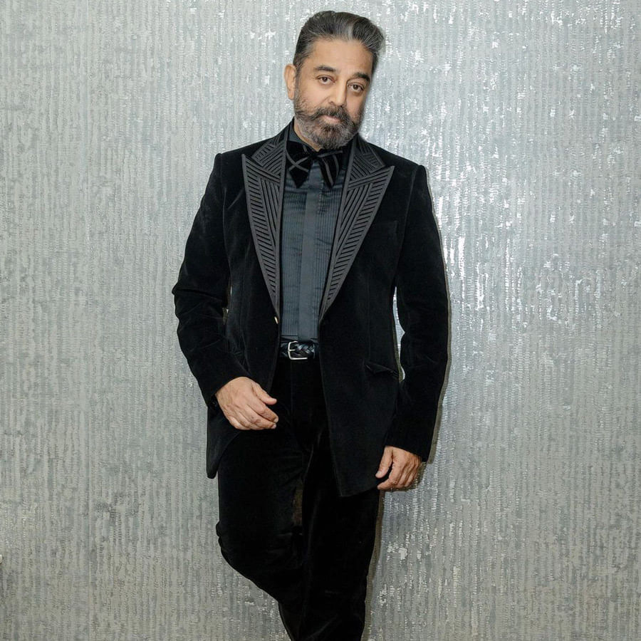 లోకనాయకుడు కమల్‌ హాసన్‌ హీరోగా ఎంత గొప్ప పేరు సంపాదించారో అందరికి తెలుసు. తెలుగు తమిళ్ అంటూ భాషతో సంబంధం లేకుండా తనదైన నటనతో యావత్ ప్రపంచవ్యాప్తంగా అభిమానులను సొంతం చేసుకున్నారు. తాజాగా యంగ్ హీరోస్ కి గట్టిపోటీ ఇస్తున్నట్టు లోకనాయకుడు కొత్త ఫోటోషూట్.