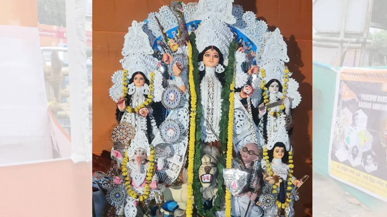 Kolkata Durga Puja: దుర్గపూజ మండపంలో జాతిపిత బాపూజీకి అవమానం.. దుశ్చర్య అంటూ మండిపడుతున్న రాజకీయ నేతలు