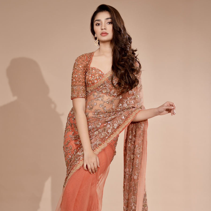 ప్రతీ ఏడాది బోలెడంత మంది కొత్త హీరోయిన్లు తెలుగు తెరకు పరిచయం అవుతూ ఉంటారు. అందులో కొందరు మాత్రమే ప్రేక్షకుల మనసుల్లో చోటు సంపాదించుకుంటారు. ఇందులో ఉప్పెన హీరోయిన్ కృతి శెట్టి ముందుంటారు.