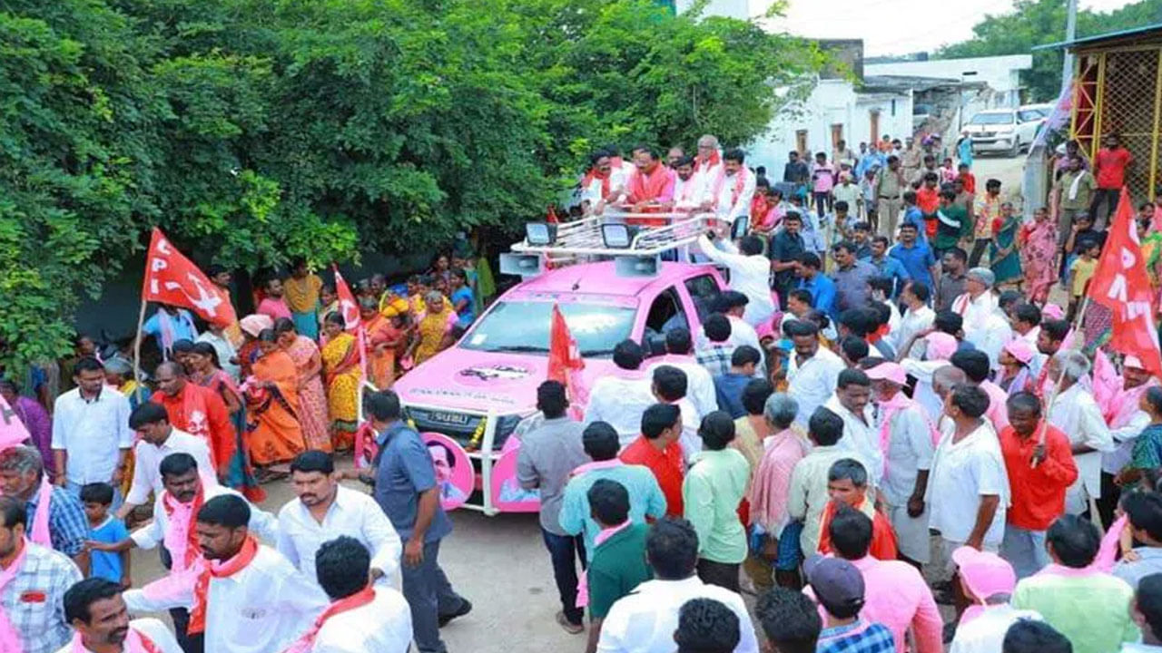 Munugode Bypoll: టీఆర్ఎస్ అభ్యర్థి కూసుకుంట్ల ప్రభాకర్ నామినేషన్.. మునుగోడులో భారీ ర్యాలీ..