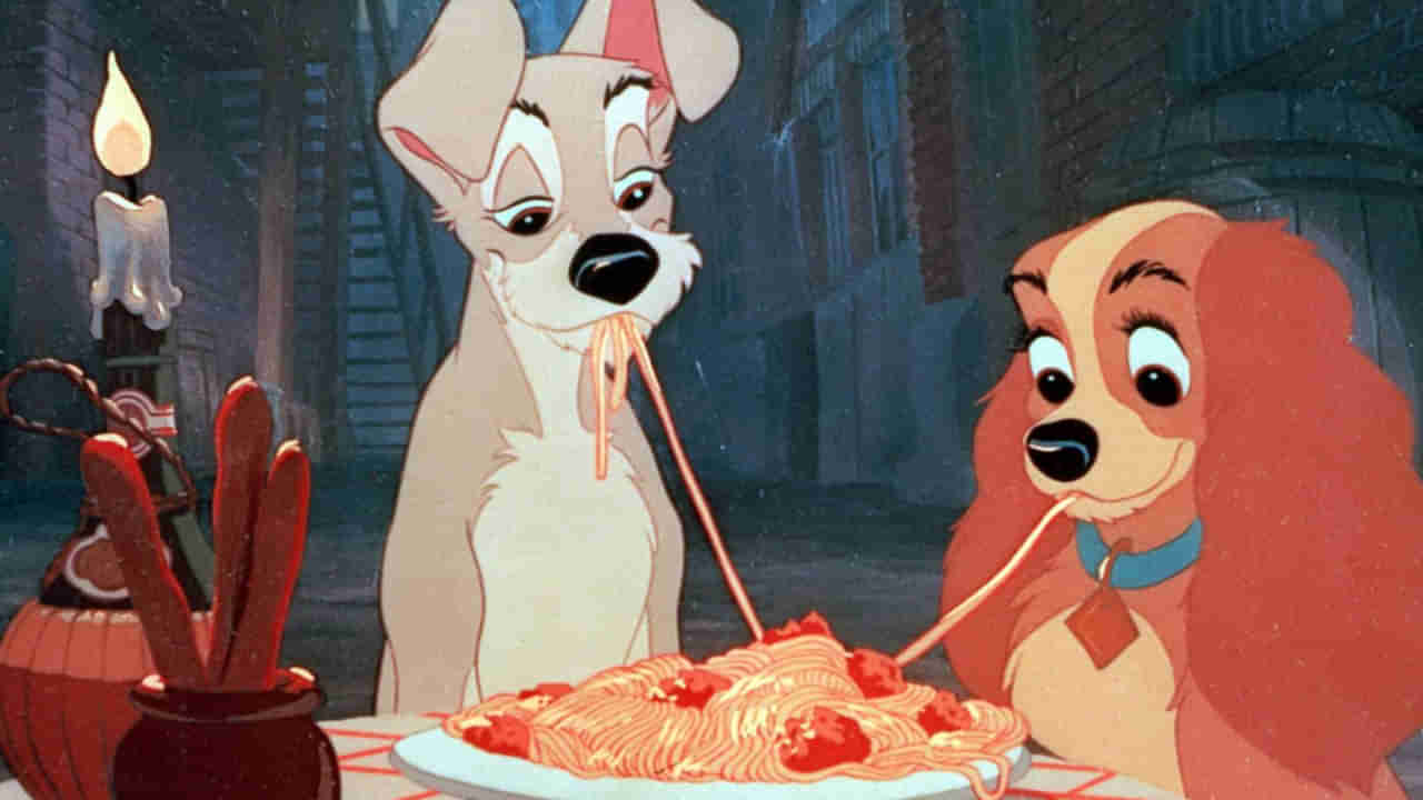 Funny Video: చిట్టెలుకతో పోటీ పడి ఓడిపోయాడు.. లేడీ అండ్ ది ట్రాంప్‌ని తలపించే సన్నివేశం..