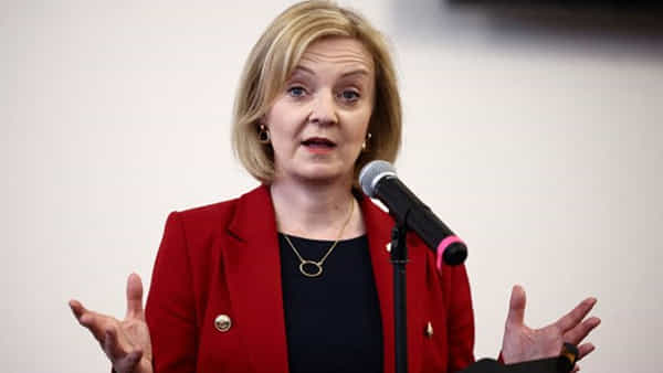UK PM Liz Truss: బ్రిటన్ ప్రధాని లిజ్ ట్రస్కు పదవీగండం..! అవిశ్వాసానికి ఎంపీల ప్రయత్నాలు..