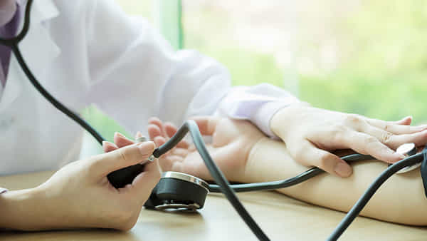 Low Blood Pressure: లోబీపీ సమస్యను లైట్ తీసుకుంటున్నారా.. మీరు ప్రమాదపుటంచులో ఉన్నట్లే.. వెంటనే ఇలా చేయండి..