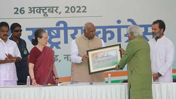 Mallikarjun Kharge: నా జీవితంలో చాలా ముఖ్యమైన రోజు.. కాంగ్రెస్ అధ్యక్షుడిగా మల్లికార్జున ఖర్గే బాధ్యతలు..