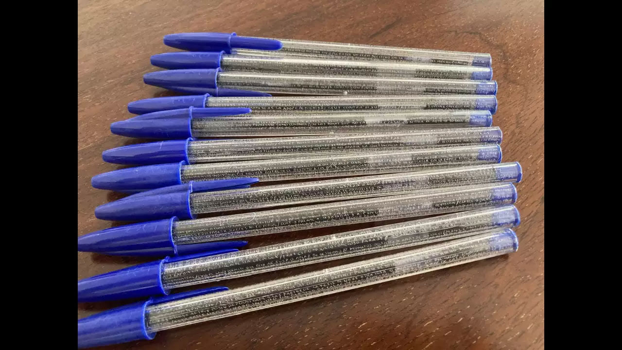 ఇదేం క్రియేటివిటీ సామీ.. పెన్నులపై మాస్‌ కాపీయింగ్‌.. చివరకు ఏమైందంటే!