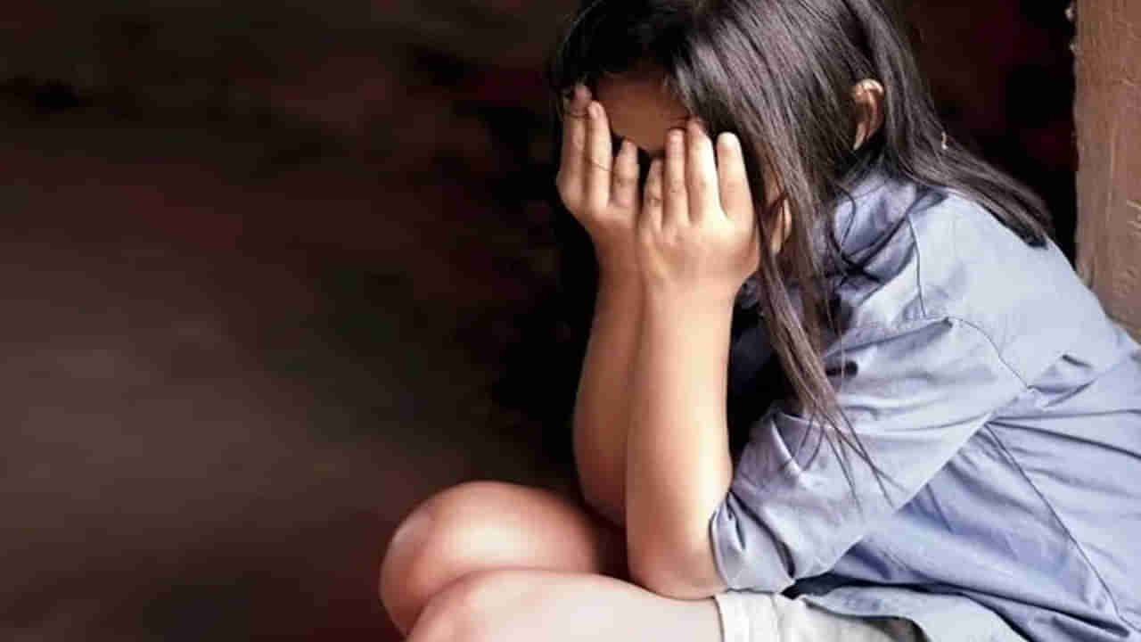 Black Magic: అర్థరాత్రి గది నుంచి బాలిక అరుపులు.. దెయ్యం వదిలించానన్న దొంగ బాబా.. తెల్లారి షాకింగ్ న్యూస్..