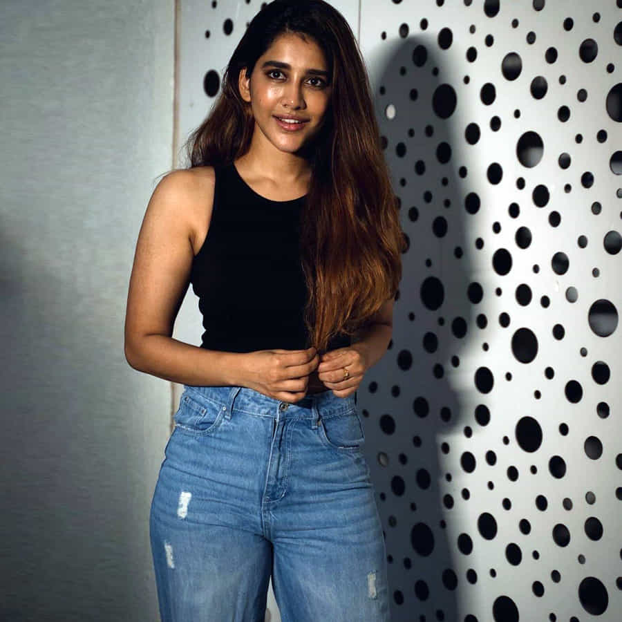 ‘నన్ను దోచుకుందువటే’ సినిమాతో తెలుగు ప్రేక్షకులకు పలకరించింది అందాల తార నభా నటేష్. తొలి చిత్రంతోనే తనదైన అందం, నటనతో ఆకట్టుకున్న ఈ ముద్దుగుమ్మ అందరి దృష్టిని ఆకర్షించింది.ఈ అమ్మడికి అవకాశాలు తక్కువ ఉన్న అందం మాత్రం ఎక్కువే. ఈ ముద్దుగుమ్మ ఫొటోస్ కు ఫిదా అవ్వని వాళ్ళు ఉండరు.
