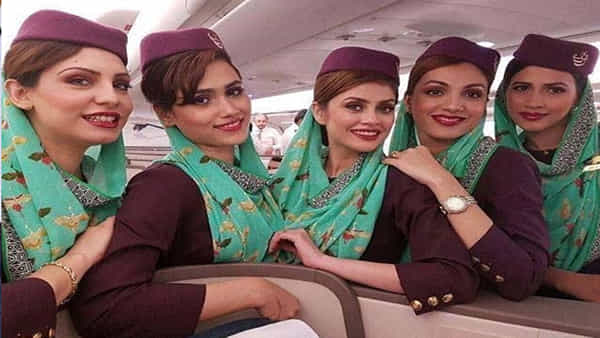 Pakistan: మహిళా సిబ్బంది లో దుస్తులపై వివాదాస్పద ఉత్తర్వులు.. 24 గంటల్లోనే వెనక్కి తగ్గిన పాక్ ఎయిర్లైన్స్